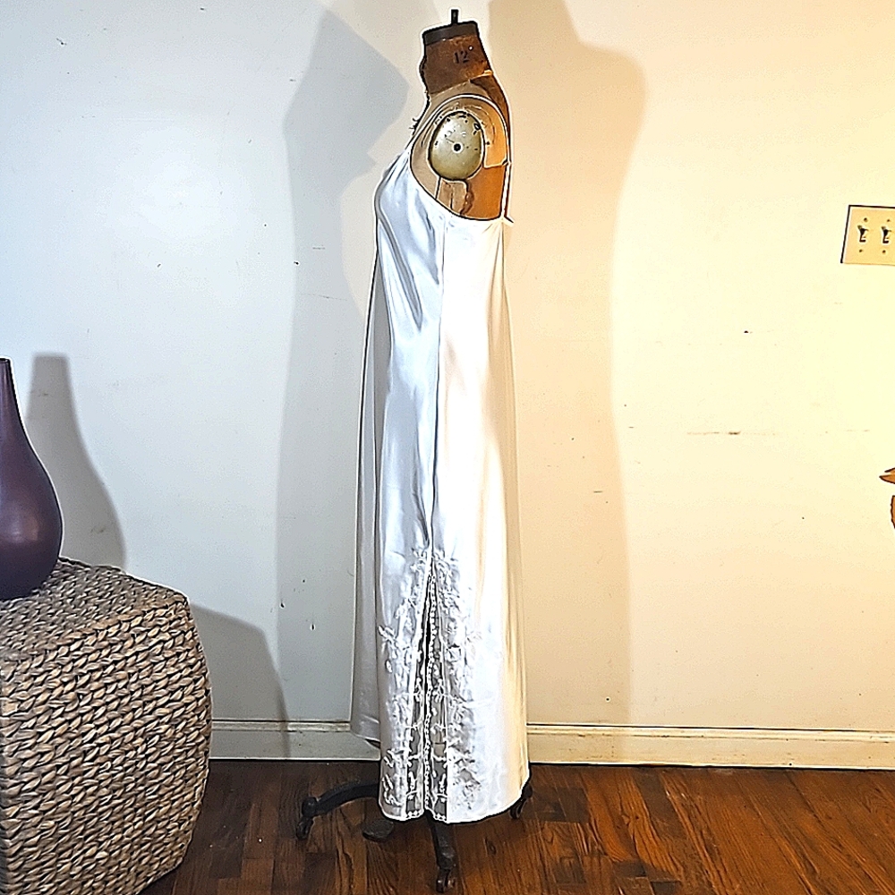 Vintage Long lacy beaded chemise by Valerie Stevens - Picture 4 of 11
